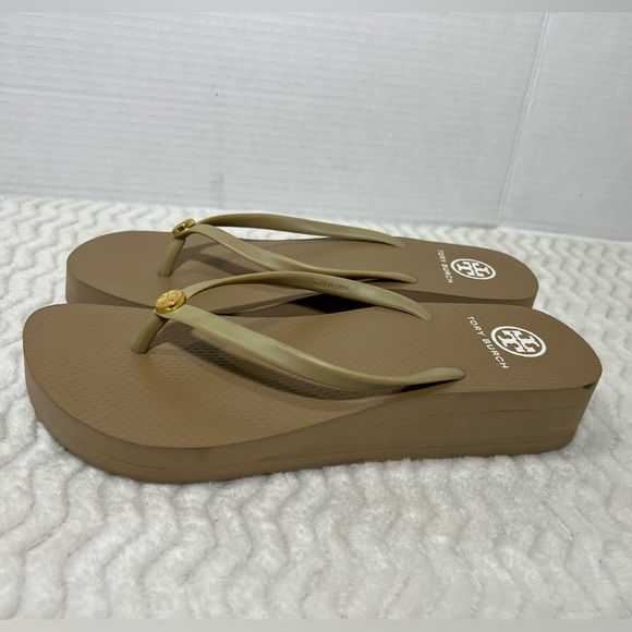 Tory Burch Sandals Women’s 9.5M Beige Wedge Thong Thin Flip Flops Casual Comfort - Picture 2 of 11